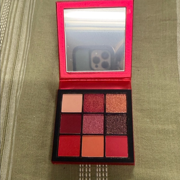 HUDA BEAUTY Ruby Obsessions Eyeshadow Palette - Picture 3 of 3